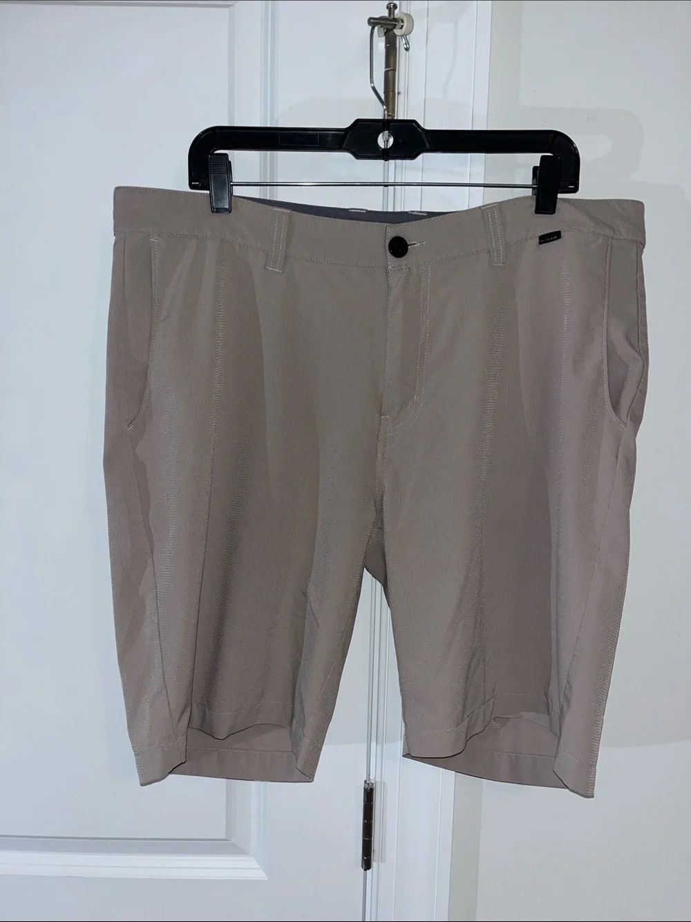 Killer Travis Mathew Poly/Spandex Tan Creme Taupe Tan Ultimate golf shorts 38